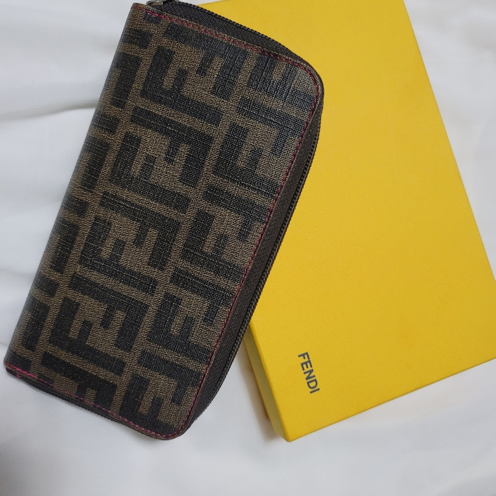 Fendi Long Wallet - Picture 3 of 8